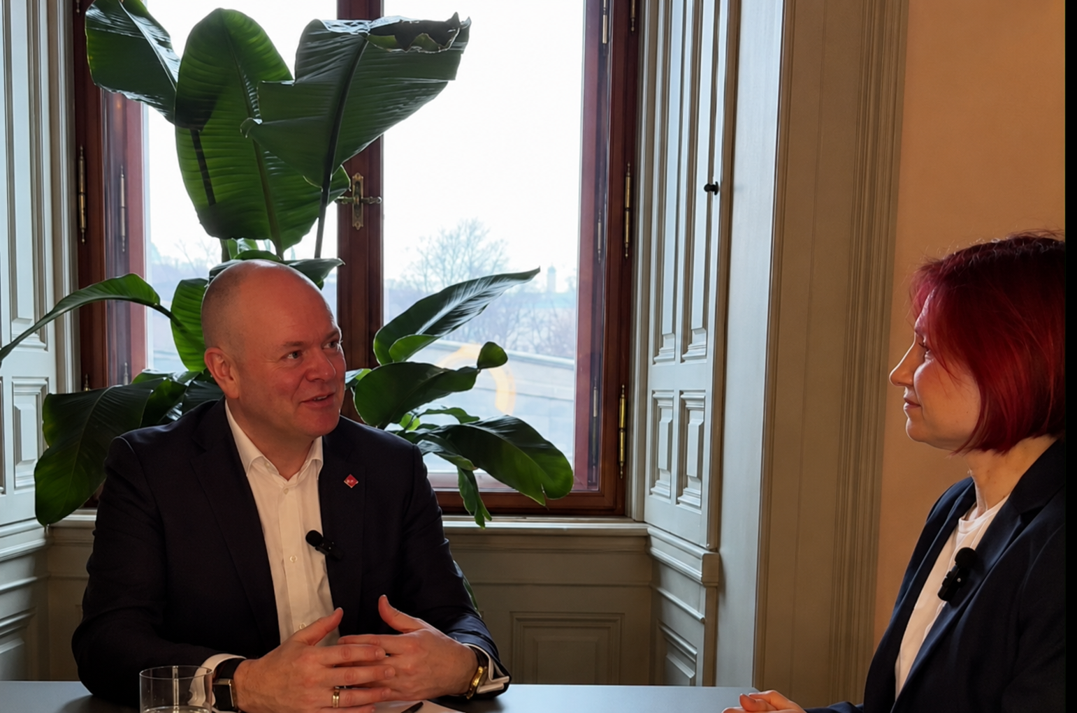 Im Interview mit Markus Hofer: KI, Industriepolitik und die Zukunft des Wirtschaftsstandortes Österreich